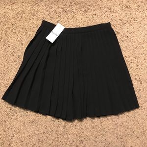 NWT Black American Apparel pleated Crepe skirt